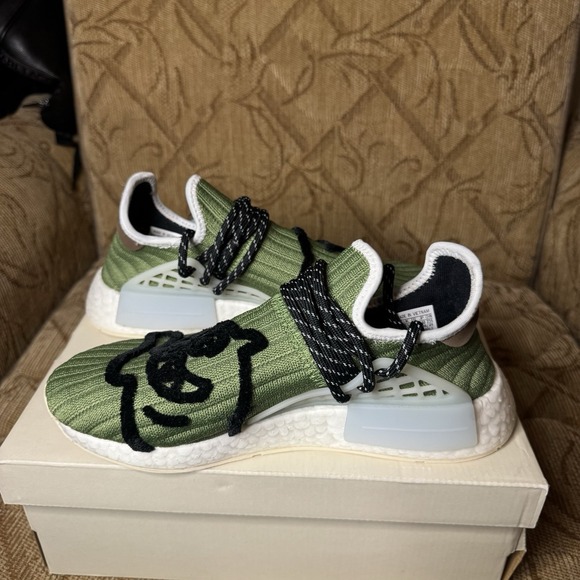 Size 6 - Adidas BBC Ice Cream x Pharrell x NMD Human Race Running Dog - Picture 4 of 9